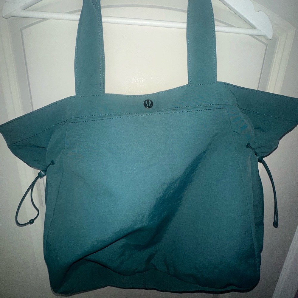 NEVER USED LULULEMON ATHLETIC TOTE BAG